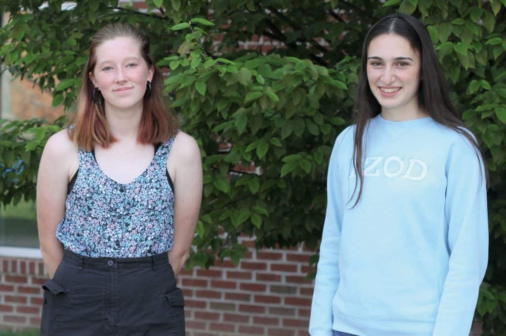 Elisabeth Fink and Claire Parsley, both class of ’22