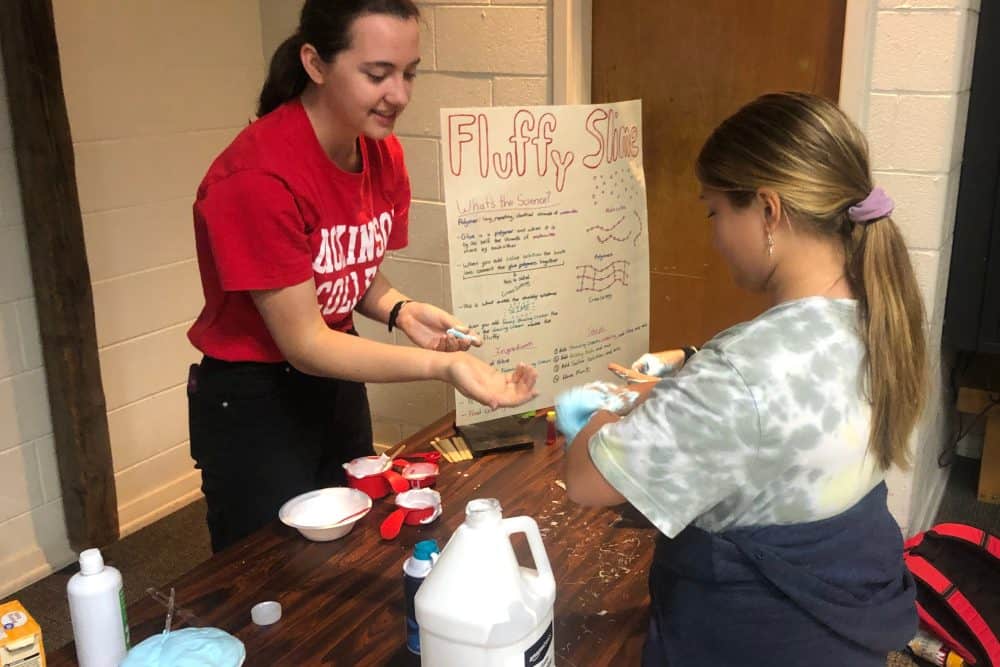 Physics, chemistry and robotics students host elementary science lessons